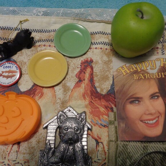 JUNK DRAWER VINTAGE FALL THEME SCARF COOKIE CUTTERS ORNAMENT DOLL PLATES… - Picture 6 of 8